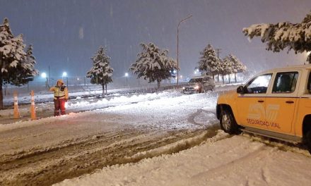 Temporal de nieve: continúan la asistencia en rutas de la provincia